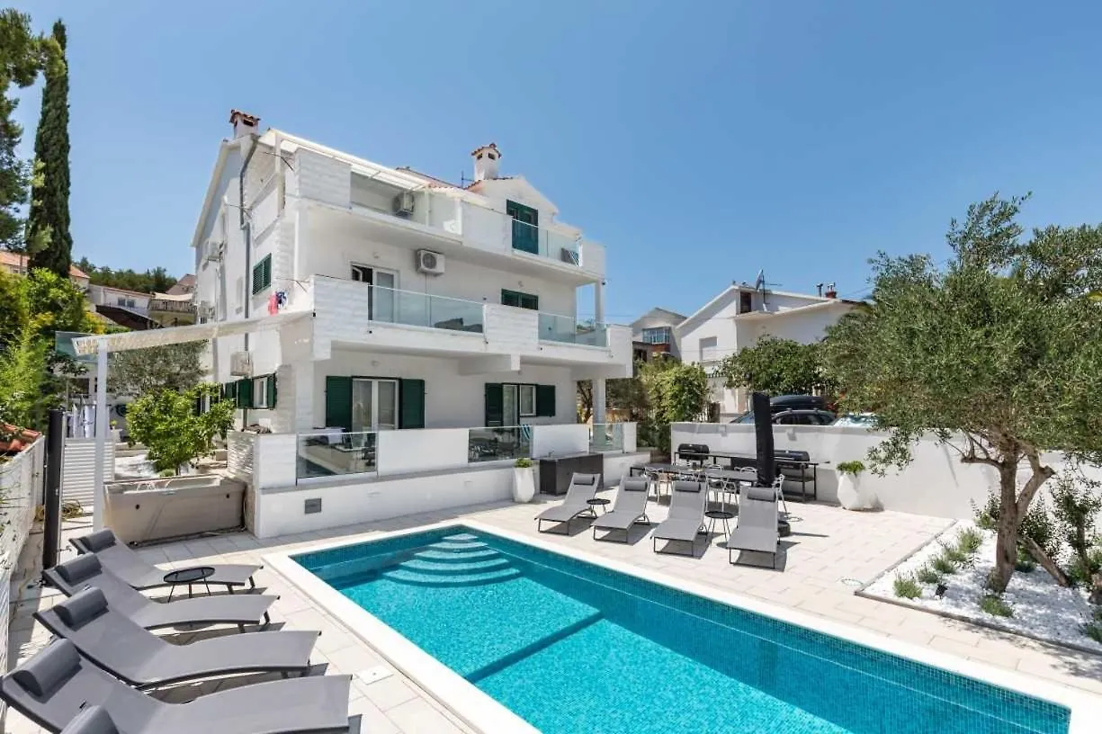 Apartment In Arbanija With Sea View, Terrace, Air Conditioning, Wifi 5139-1 Trogir