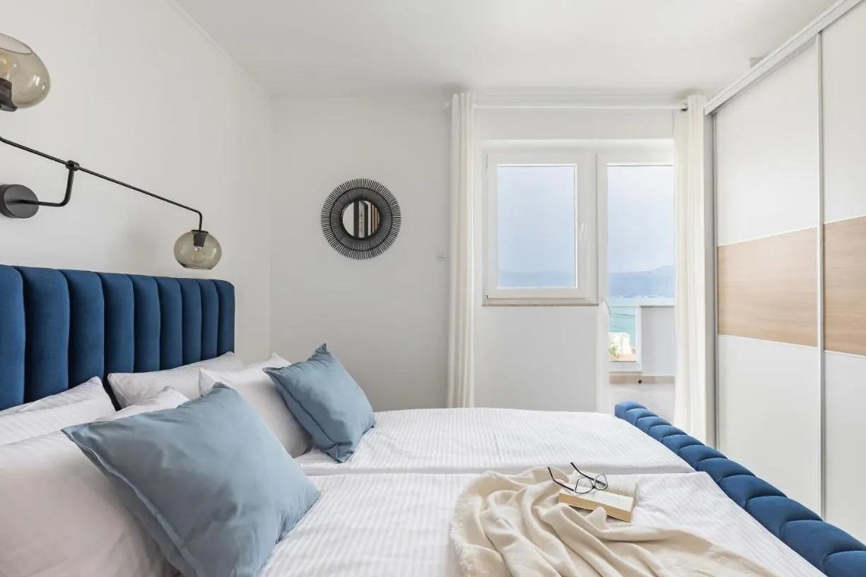 Apartment In Arbanija With Sea View, Terrace, Air Conditioning, Wifi 5139-1 Trogir