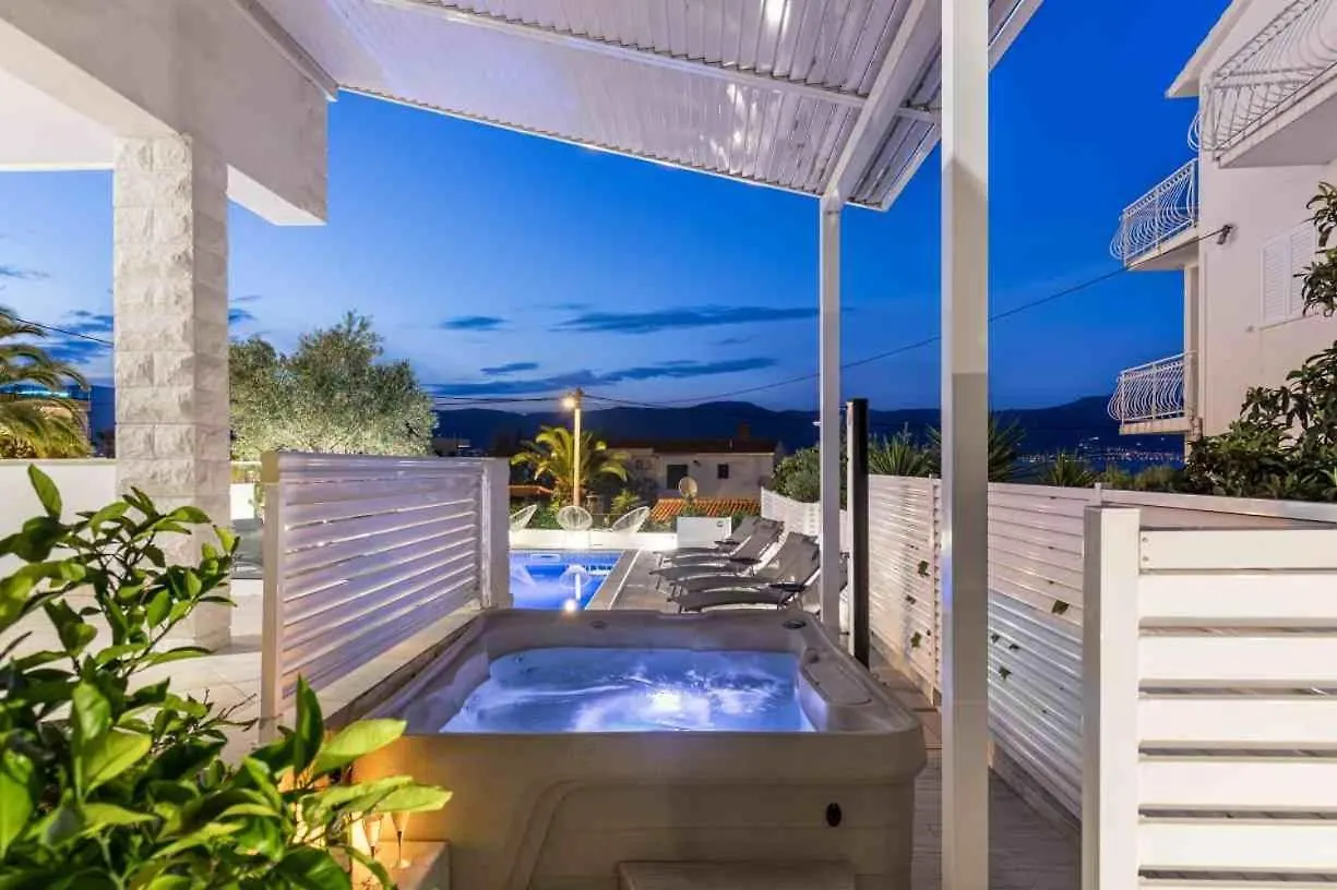 Apartment In Arbanija With Sea View, Terrace, Air Conditioning, Wifi 5139-1 Trogir
