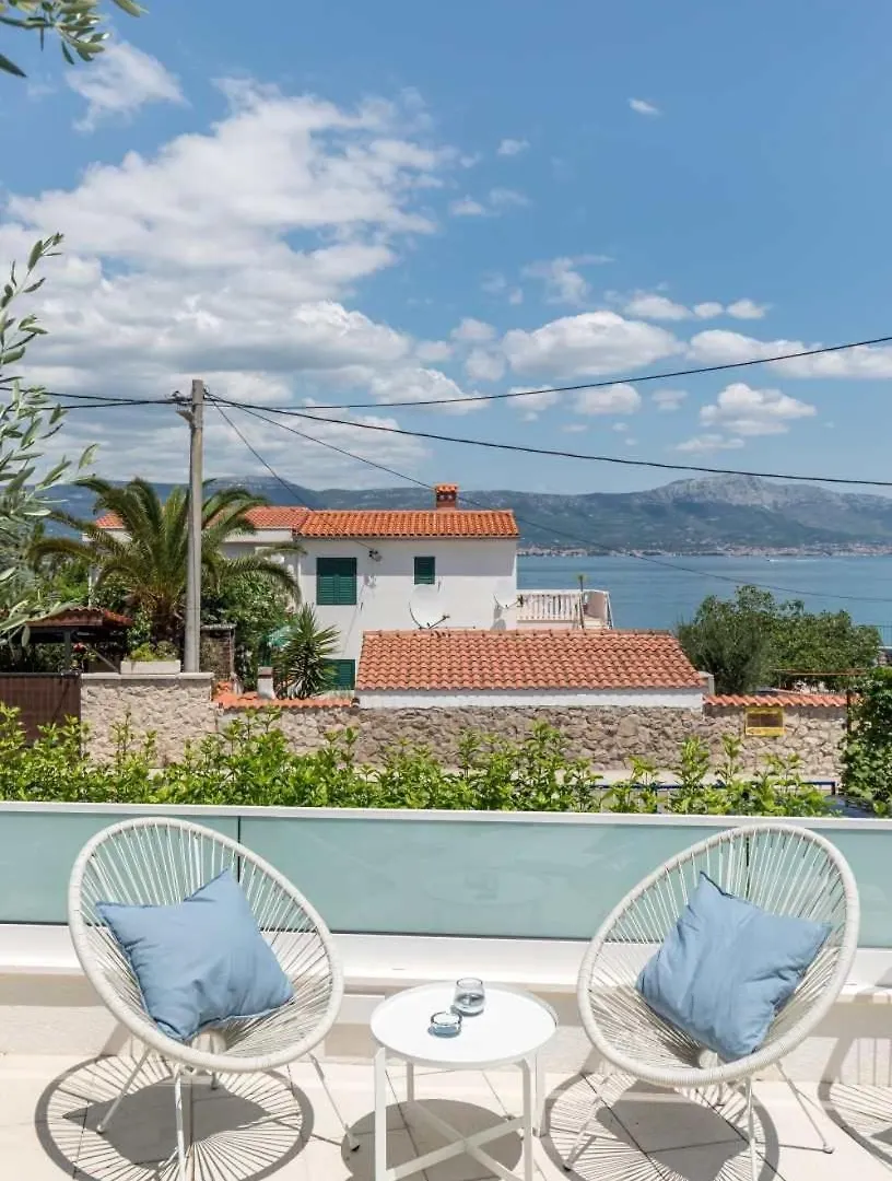Apartment In Arbanija With Sea View, Terrace, Air Conditioning, Wifi 5139-1 Trogir