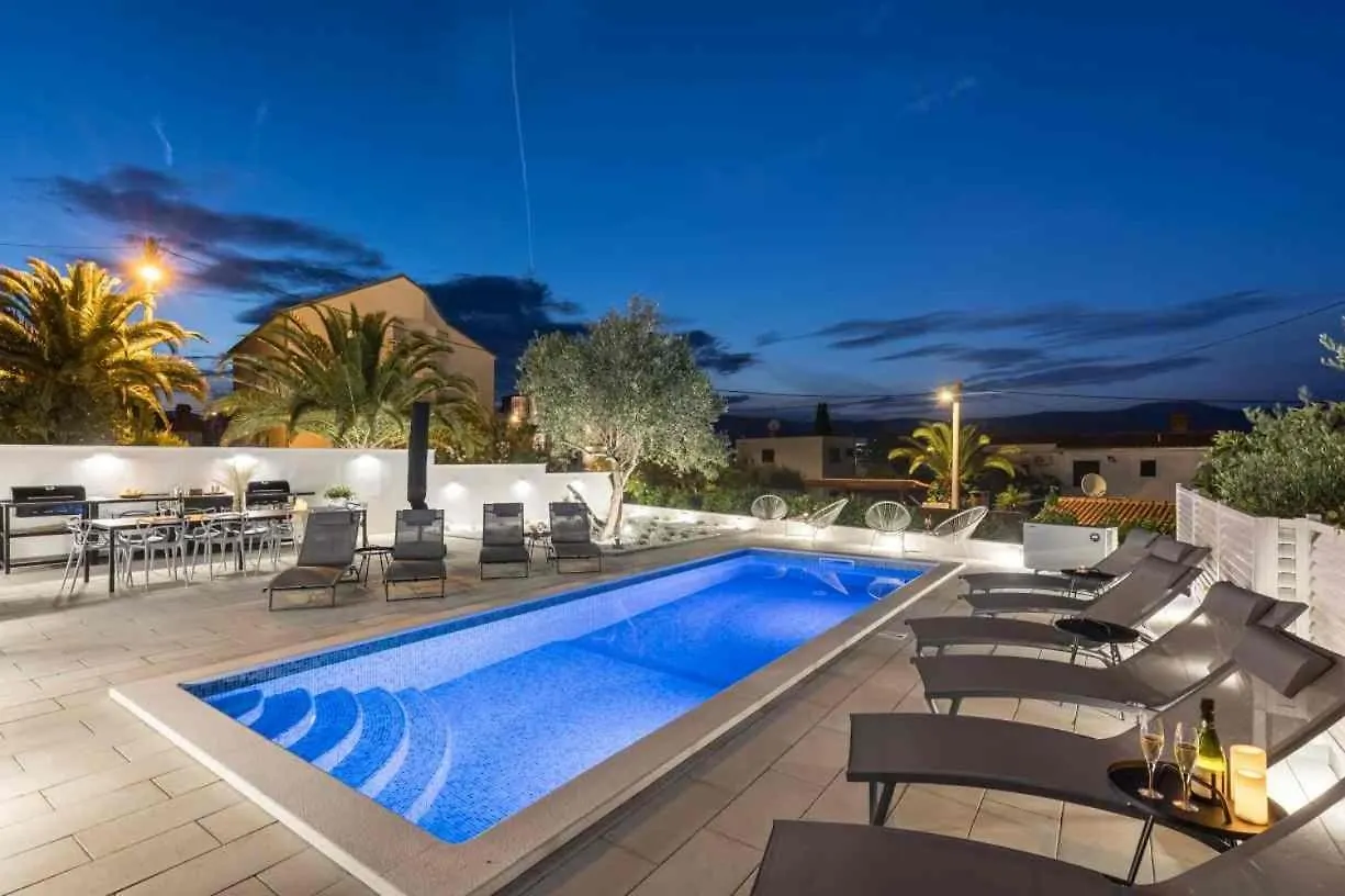 Apartment In Arbanija With Sea View, Terrace, Air Conditioning, Wifi 5139-1 Trogir