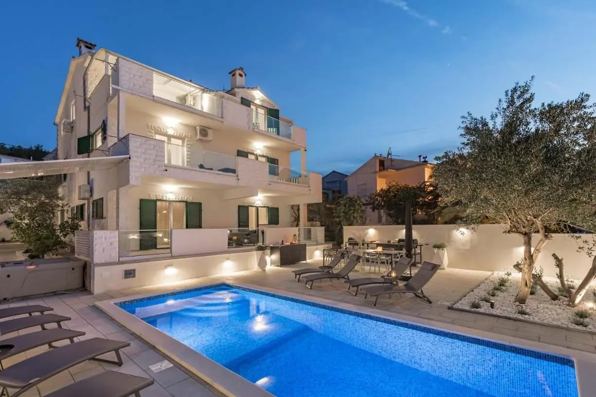 Apartment In Arbanija With Sea View, Terrace, Air Conditioning, Wifi 5139-1 Trogir