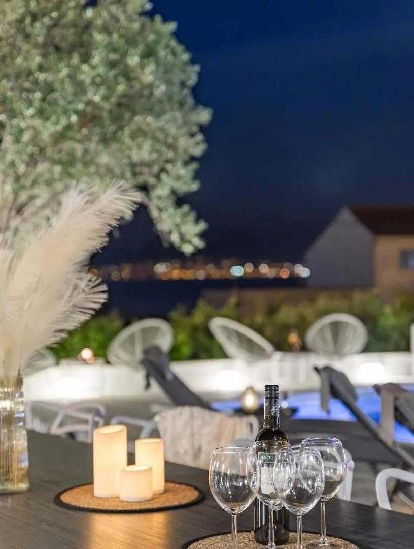 Apartment In Arbanija With Sea View, Terrace, Air Conditioning, Wifi 5139-1 Trogir
