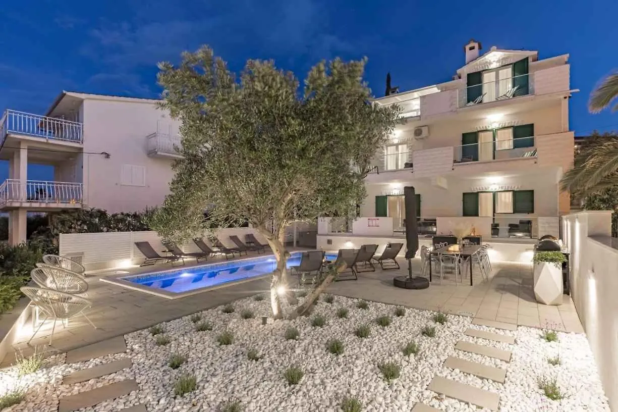Apartment In Arbanija With Sea View, Terrace, Air Conditioning, Wifi 5139-1 Trogir