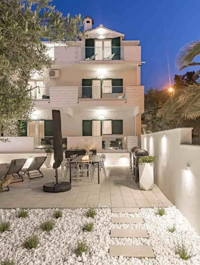 Apartment In Arbanija With Sea View, Terrace, Air Conditioning, Wifi 5139-1 Trogir