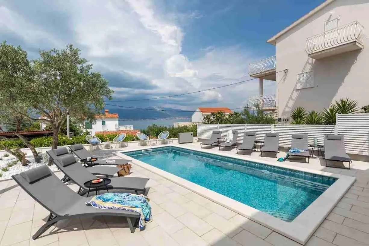 Apartment In Arbanija With Sea View, Terrace, Air Conditioning, Wifi 5139-1 Trogir