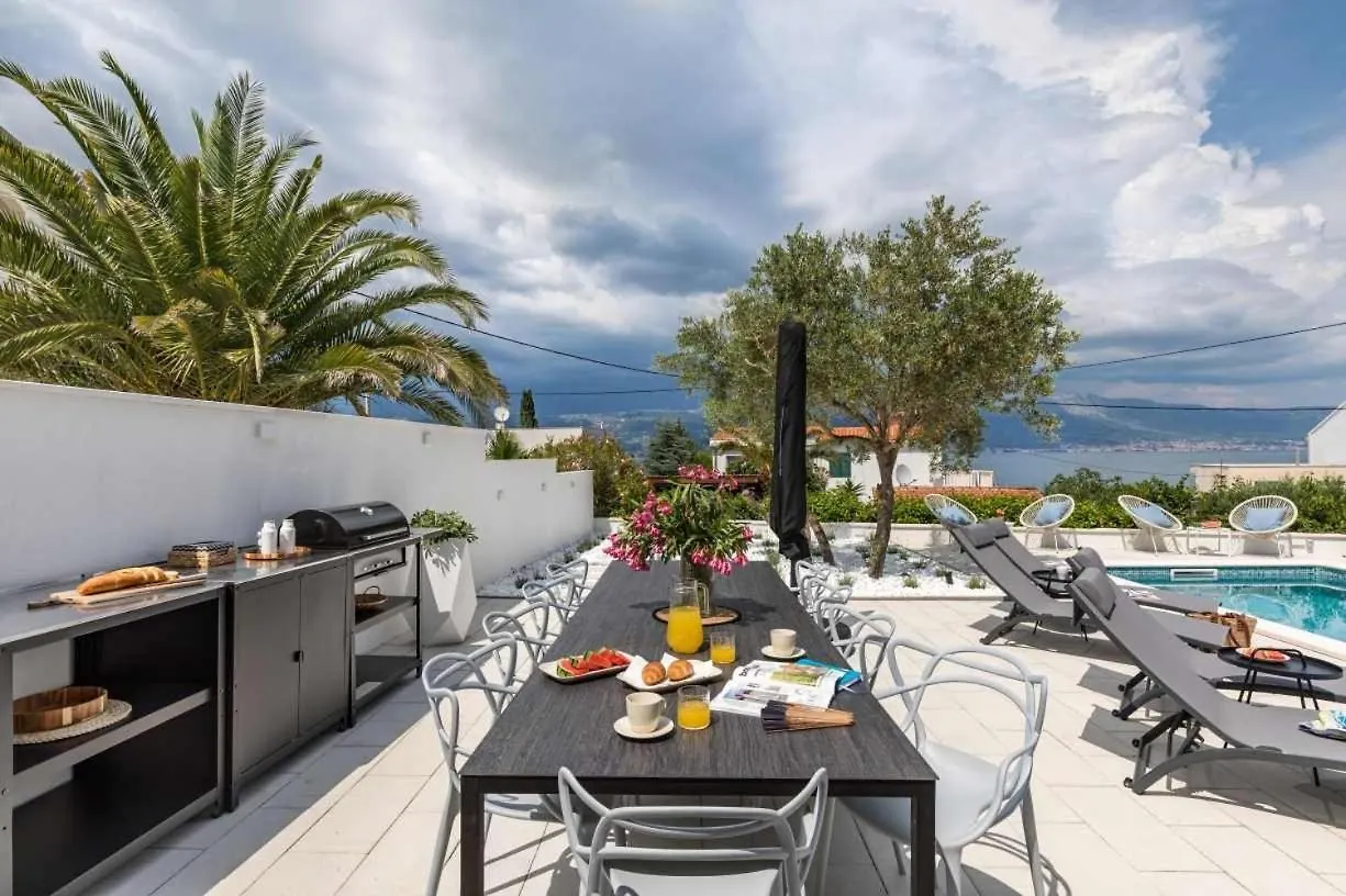 Apartment In Arbanija With Sea View, Terrace, Air Conditioning, Wifi 5139-1 Trogir 0*,