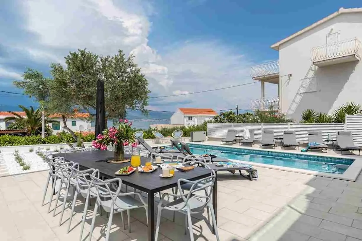 Apartment In Arbanija With Sea View, Terrace, Air Conditioning, Wifi 5139-1 Trogir