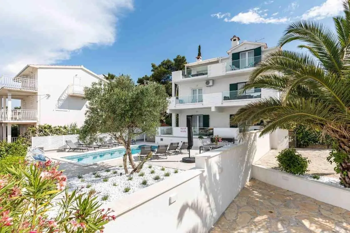 Apartment In Arbanija With Sea View, Terrace, Air Conditioning, Wifi 5139-1 Trogir